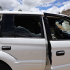 Así quedaron los autos de la caravana presidencial tras el ataque.