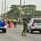 Operativo policial en los exteriores de la Penitenciaría del Litoral tras la alerta por un vehículo sospechoso.
