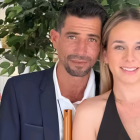 Diego Londoño y Amy posan juntos en Machala, Ecuador, tras reencontrarse gracias a un viaje que él emprendió desde Chiclayo.