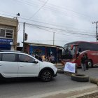 La vía Ruta del Spondylus fue cerrada por los comuneros de Valdivia la tarde de este viernes para exigir seguridad.