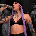 La joven busca espacios en la capital para exponer su arte controversial.