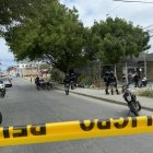 Un hombre fue disparado cuando dejaba a un menor en una escuela del barrio Santa Martha, de Manta