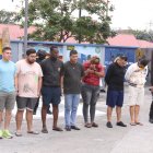 Una parte de los detenidos fueron trasladados hacia el cuartel modelo de la Policía Nacional, en Guayaquil, a la espera de una audiencia.