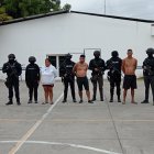 La Policía Nacional presentó en Manta a tres de los doce detenidos en el caso Los Pepes
