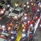 En años anteriores, conductores de carros y motos han salido a circular por las calles de la ciudad.