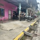 La casa del ataque estuvo resguardada por la policía durante las pericias.