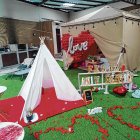 El hospedaje no tiene paredes, por lo que cualquier ruido excesivo llega a oídos de los vecinos.