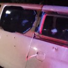 El carro terminó con algunos orificios provocados por los disparos.