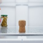 Colocar corchos en la nevera ayuda a mantener los alimentos frescos y a reducir malos olores.