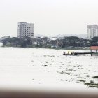 Este es el río Daule. Su cauce se inicia en  la represa  Daule-Peripa.