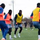La selección de Ecuador cumple un entrenamiento de fútbol.