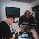 Moisés Coa le hizo el tatuaje que representa el octágono y la visión del peleador antes del combate.