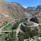 En el kilómetro 10, las cruces recuerdan a las víctimas y alimentan el misterio de la Joaquina.