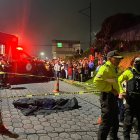 El cuerpo de la víctima quedó en plena vía. Moradores indicaron que no vivía en el sector.