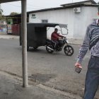 En este lugar fue atacado el excamarógrafo de José Delgado, justo cuando se disponía a subir a su vehículo.
