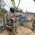 Agentes policiales y militares realizaron un operativo en el barrio 15 de Marzo.