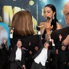 Los famosos fueron recibidos en alfombra roja.