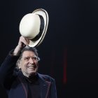 El músico y cantante Joaquín Sabina durante el concierto que ha ofrecido el domingo en el Movistar Arena, en Madrid.