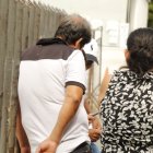 Familiares de la joven madre acudieron al laboratorio de Criminalística este jueves para retirar el cadáver.