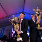 Miguel Jaramillo (i) y Octavio Tamayo coronados como campeones Mundiales de 40, por las Fiestas de Quito.