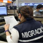 Los controles migratorios podría exigir revisión de redes sociales a extranjeros en Estados Unidos.