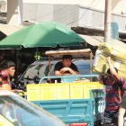 A lo largo de la calle Chile, comerciantes chinos proliferan en el sitio.