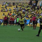 Mario Pineida (c) utilizó desde siempre el número 2 en el equipo.