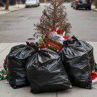 Toneladas de basura se generan a diario, especialmente en temporadas de alto consumo.