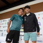 Agustín Tapia (d) se impuso a Federico Chingotto en el partido de exhibición.