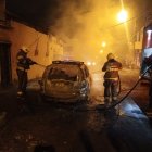 Varios vehículos fueron incendiados en algunos sectores de Esmeraldas.