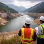 Recreación de una vista del embalse Mazar con niveles de agua reducidos durante el actual estiaje en el Austro ecuatoriano.