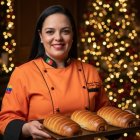 La chef Jacqueline de Sousa migró hace nueve años a Guayaquil y trajo la receta del pan de jamón que elabora bajo pedido.