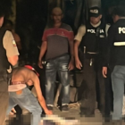 Los cuerpos de dos de las víctimas quedaron en el exterior de la vivienda.