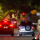 Tras el triple crimen, la Policía llegó al lugar para realizar el procedimiento correspondiente.