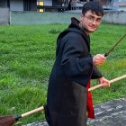 Enzo, el joven cantante brasileño, se volvió viral por su increíble parecido físico con Daniel Radcliffe.