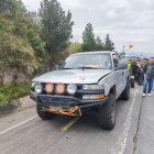 Junto a esta camioneta fue hallado el cuerpo de Luis Jijón, en la vía a Papallacta, oriente de Quito.