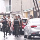 Colegas del agente fallecido acudieron al sitio para realizar el levantamiento del cuerpo