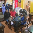 Los sospechosos amedrentaron a sus víctimas con armas de fuego.