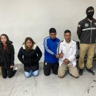 Dos hombres y dos mujeres fueron detenidos por extorsión, en Tumbaco, Quito.