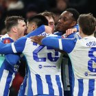 Brighton busca escalara posiciones en la tabla de la Premier League.
