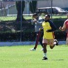 Thiago Serpa (i) y Agostino Spina (d) analizaron lo que se viene para Aucas.
