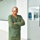 Víctor Guarín, segundos después de salir del quirófano por su cirugía de cataratas.