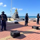 Los bultos fueron llevados al puerto más cercano.