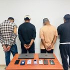 Los sospechosos fueron atrapados mientras intentaban huir de la entidad financiera.