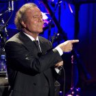 Julio Iglesias, cantante español de 82 años.
