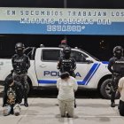 Agentes policiales aprehendieron a tres sospechosos.