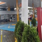 Una cliente se habría dado cuenta del cadáver de la señora en el baño.