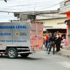 Personal de Criminalística realizó el levantamiento del cadáver.