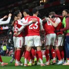 Arsenal lidera la tabla de posiciones de la Premier League.