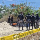 El personal policial acudió a la investigación de este nuevo crimen que se produjo en el cantón La Libertad